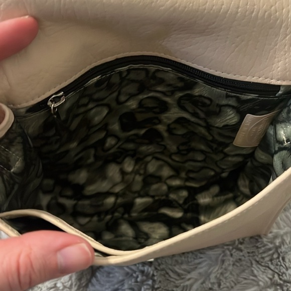 Longchamp leather cross body bag with metal chain - Picture 8 of 13